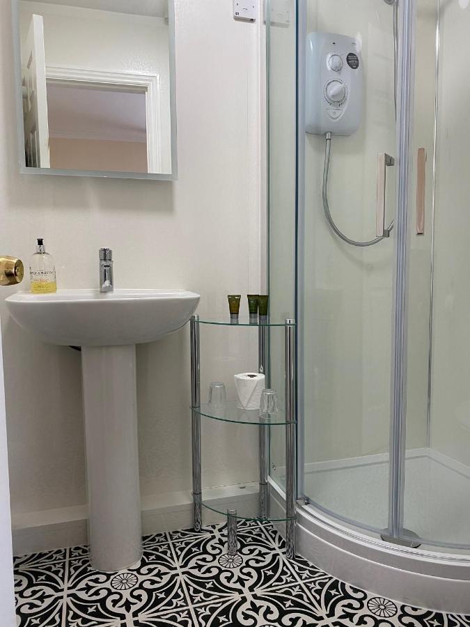 Byways Serviced Apartments Salisbury Esterno foto