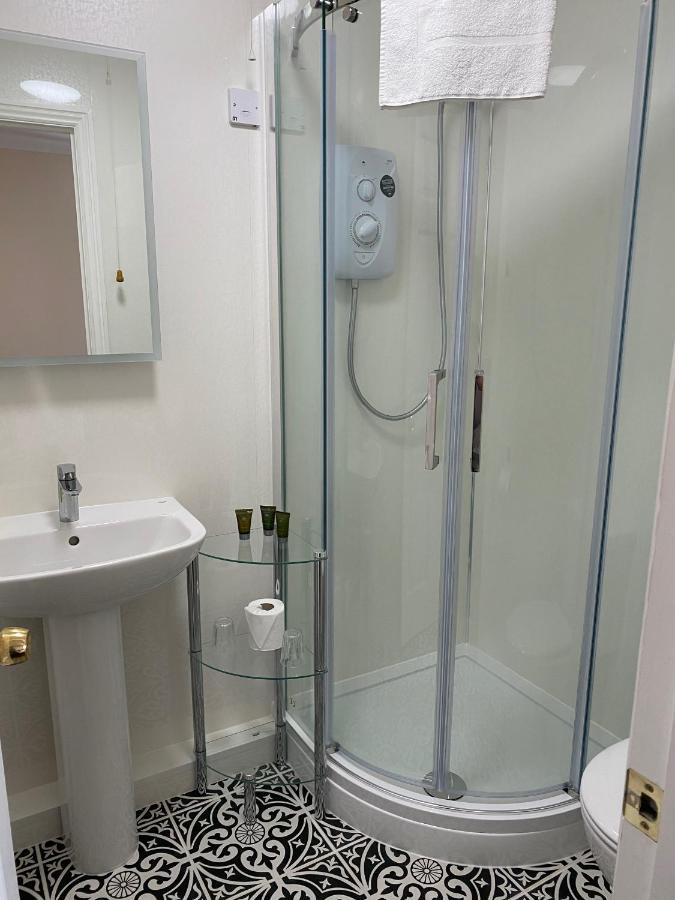Byways Serviced Apartments Salisbury Esterno foto