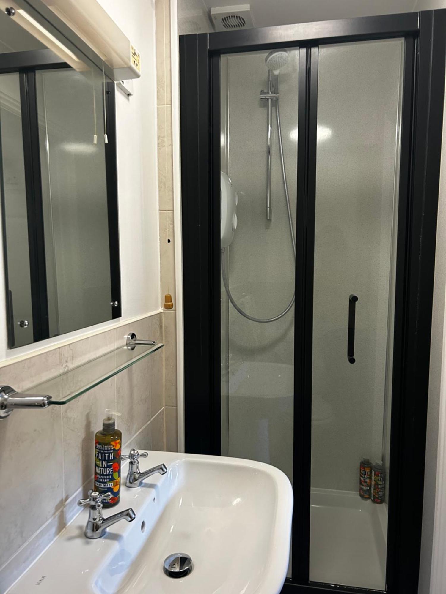 Byways Serviced Apartments Salisbury Esterno foto