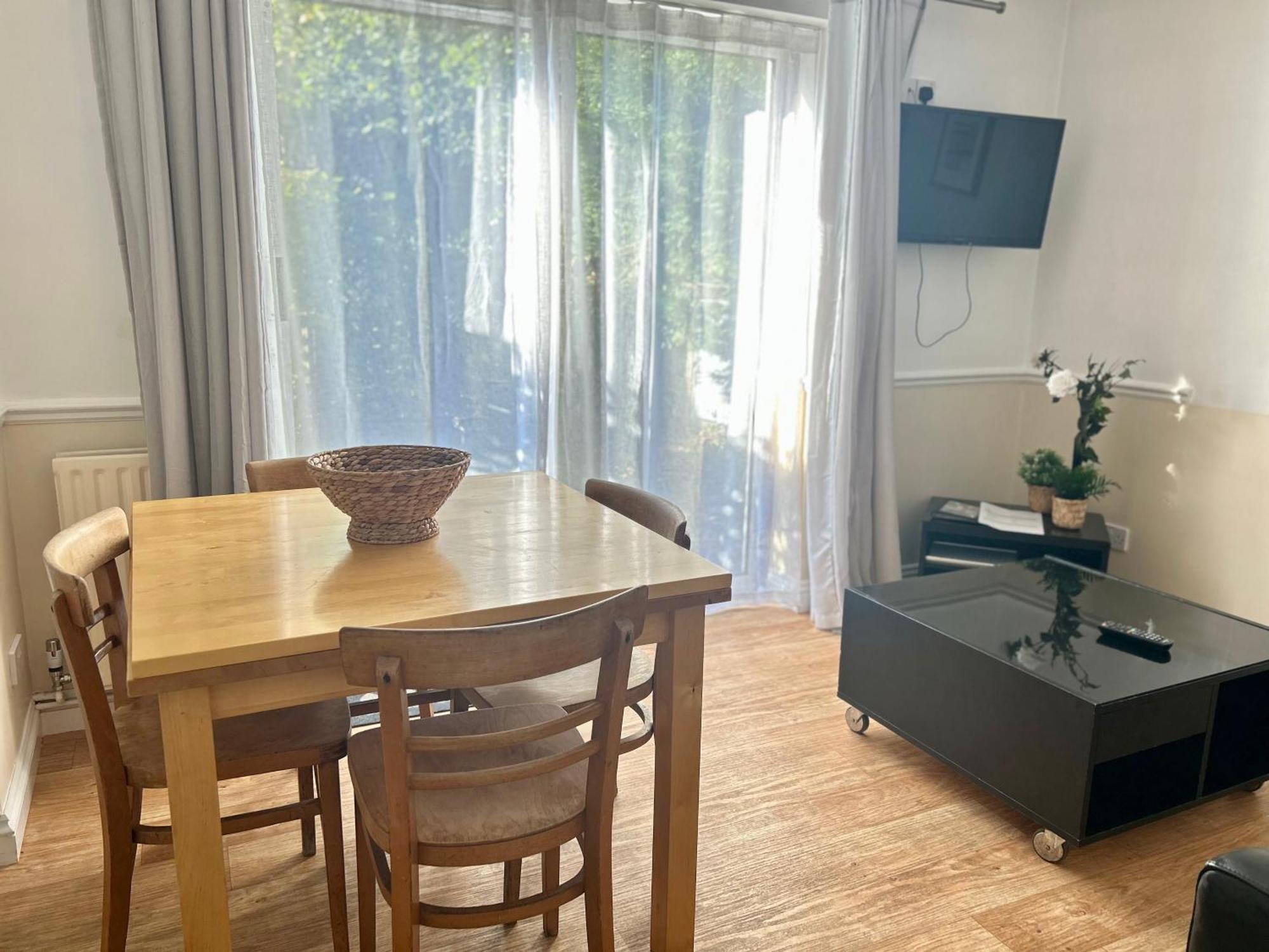 Byways Serviced Apartments Salisbury Esterno foto