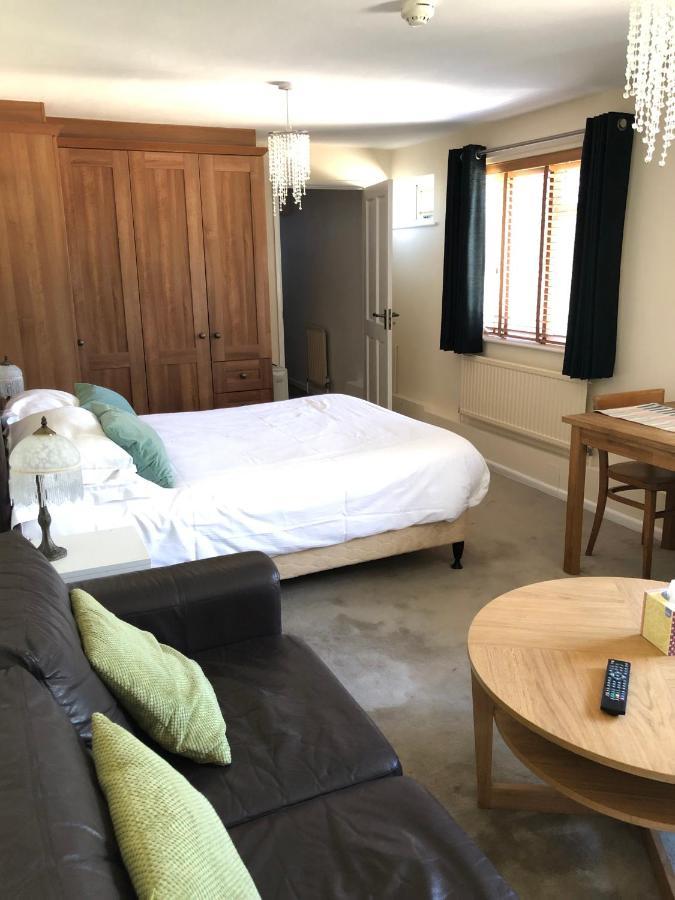Byways Serviced Apartments Salisbury Esterno foto